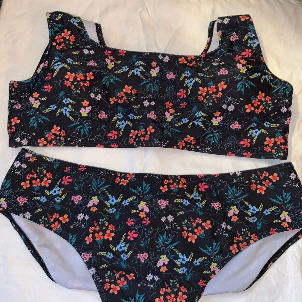 New in package ditzy floral bikini